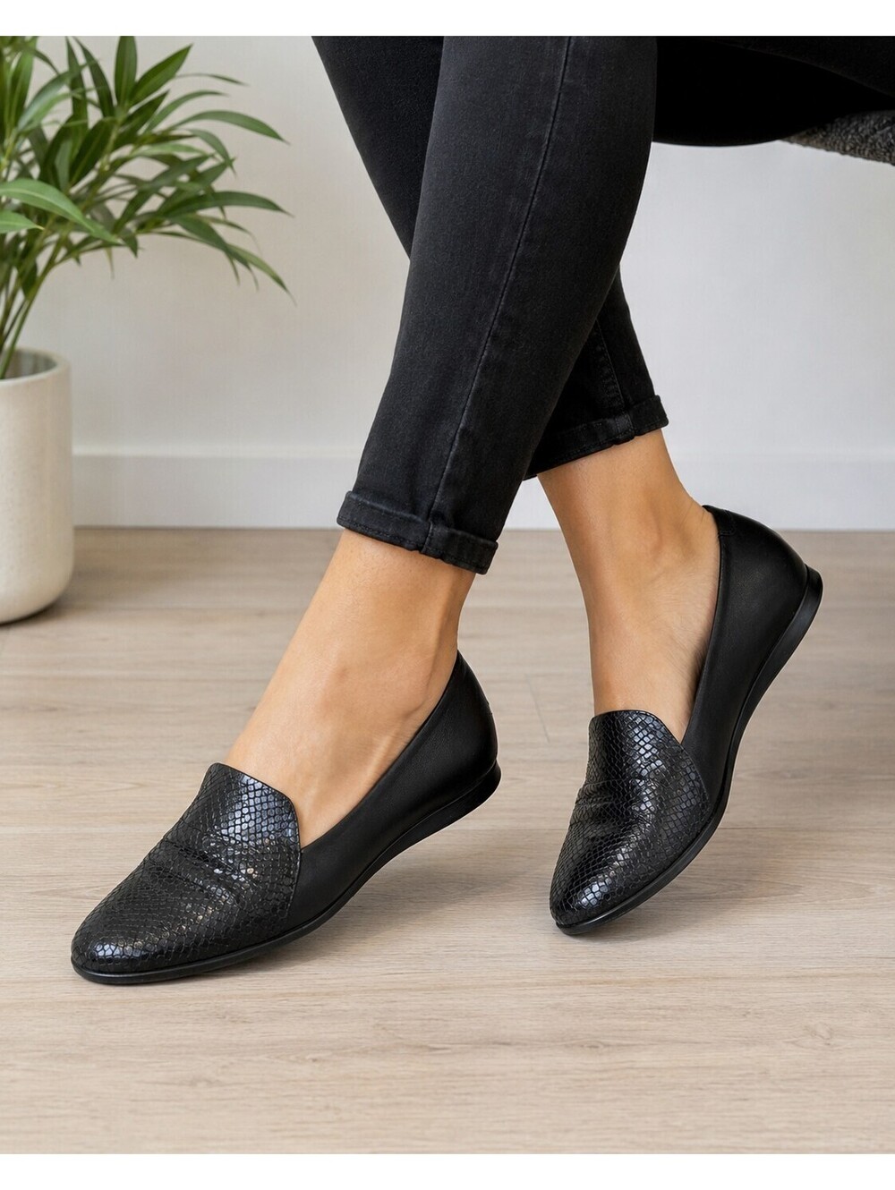 ECCO Women's Black Leather Slip On Loafers Snake Embossed Comfort Shoes EU 39